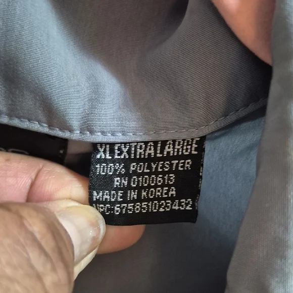 No Boundaries Gray Shirt - Picture 3 of 4